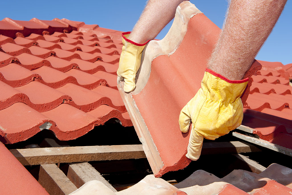 The Pros of Hiring an Expert Roofing Contractor